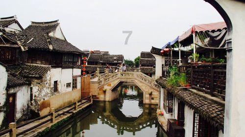 如果一个男的和一个女孩天天分享日常，是为什么？